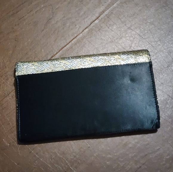 Elegant Gold and Silver Clutch - Picture 6 of 7